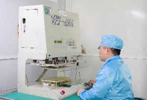 Screen printing line for graphic overlays